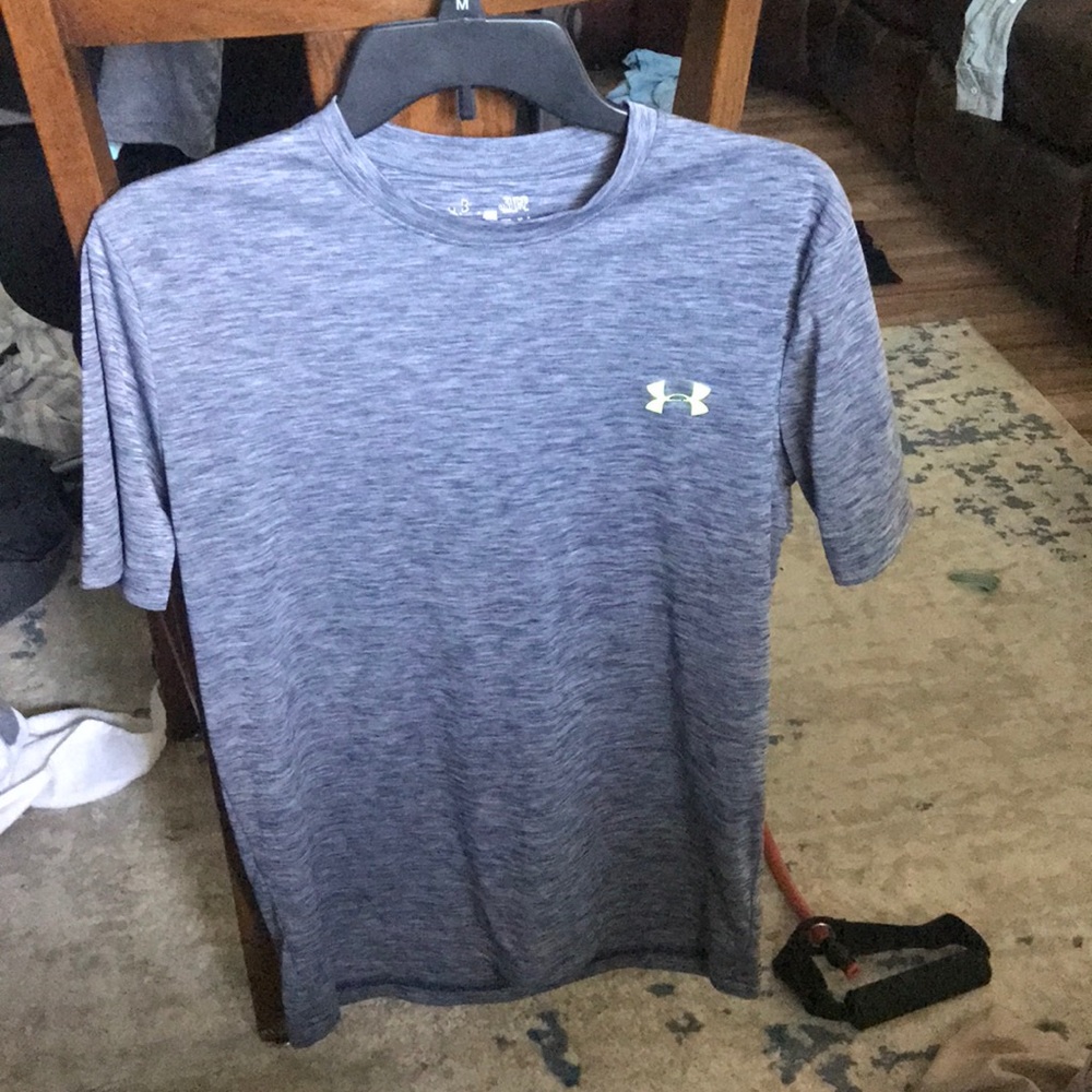Under armour shirt size small